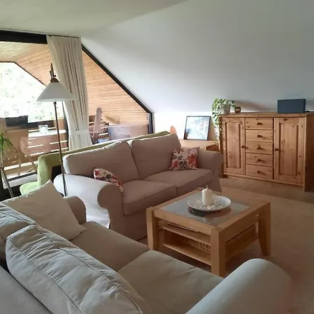 Grosse, Helle Mit Sonnigem Balkon *