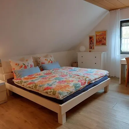 Apartment Grosse, Helle Mit Sonnigem Balkon *