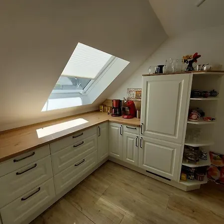 Grosse, Helle Mit Sonnigem Balkon