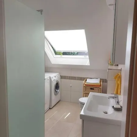 Apartment Grosse, Helle Mit Sonnigem Balkon