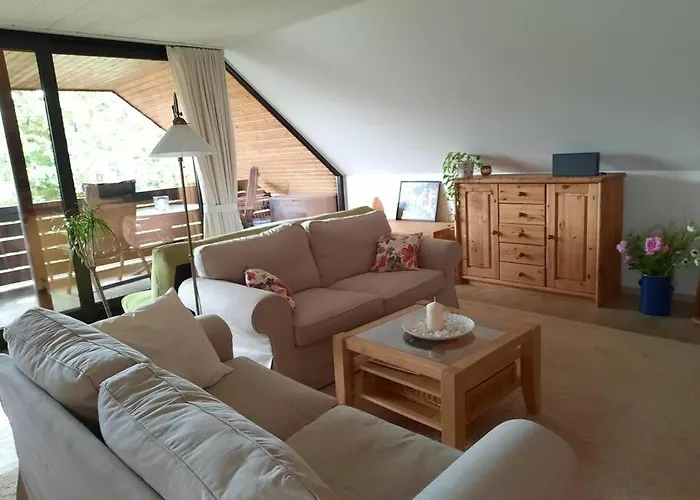 Grosse, Helle Mit Sonnigem Balkon *