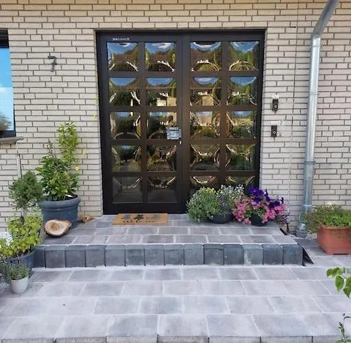 Grosse, Helle Mit Sonnigem Balkon Lejlighed