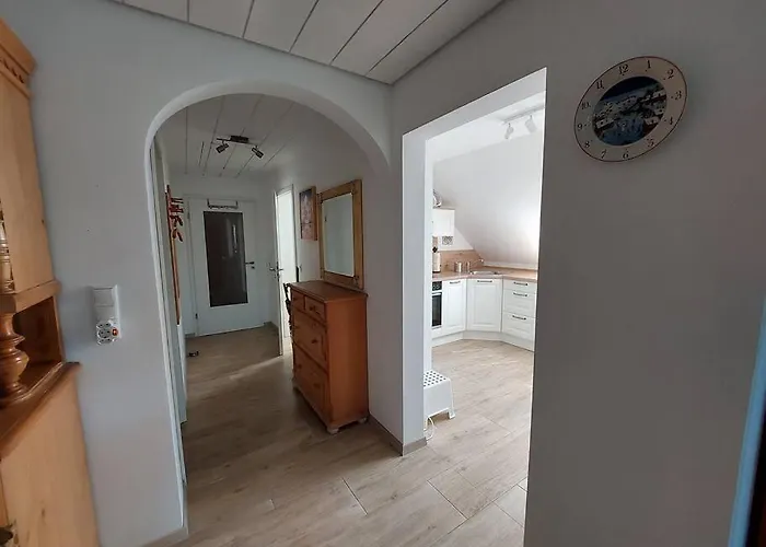 Grosse, Helle Mit Sonnigem Balkon *